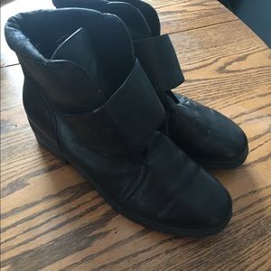 Black leather boots with Velcro